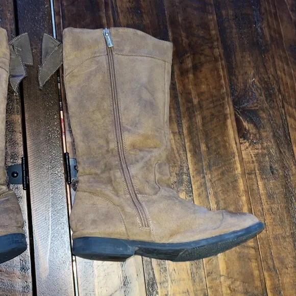 Kenneth Cole Girls Boots - Picture 3 of 13